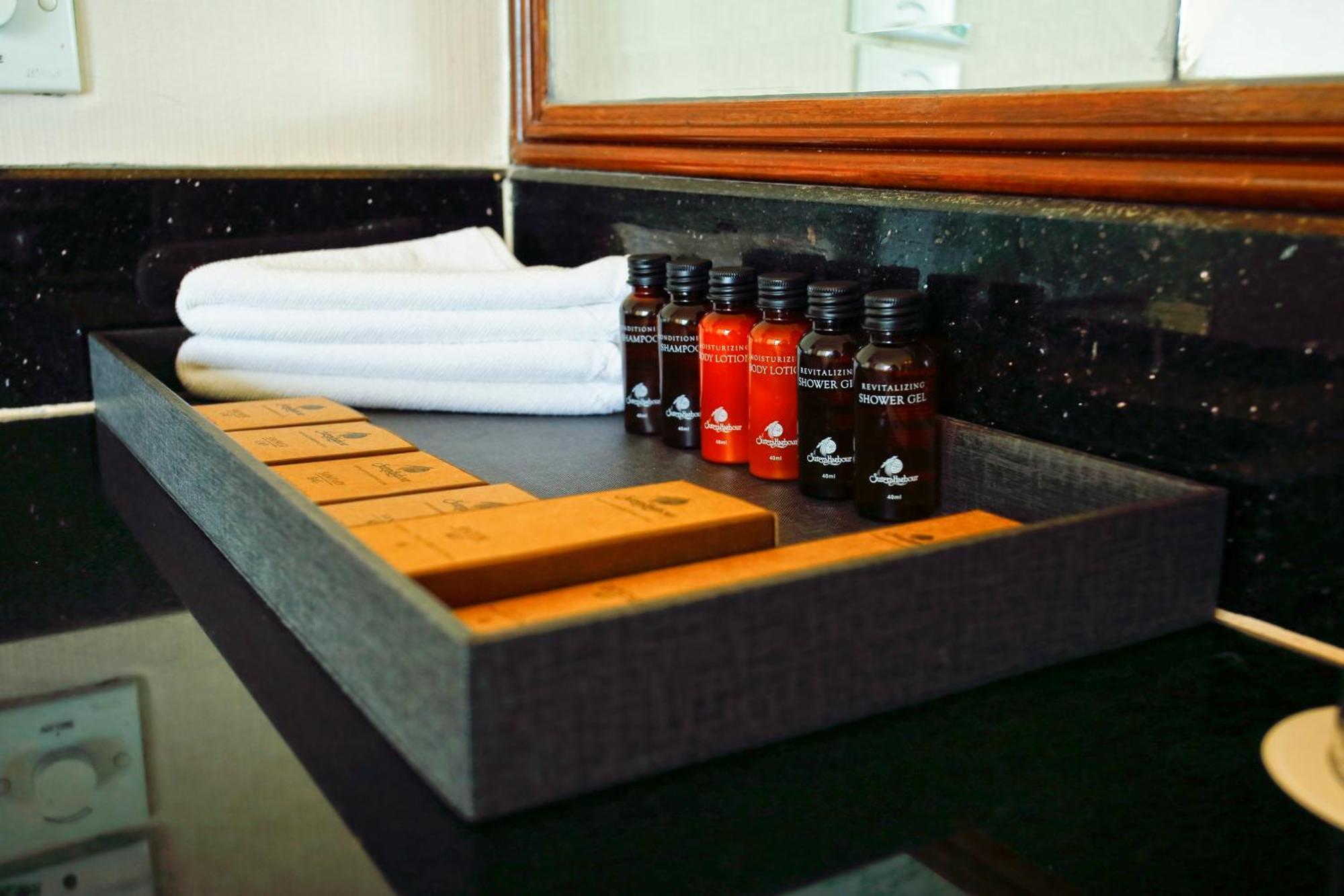 The Pacific Sutera Kota Kinabalu Exterior foto A bathroom tray