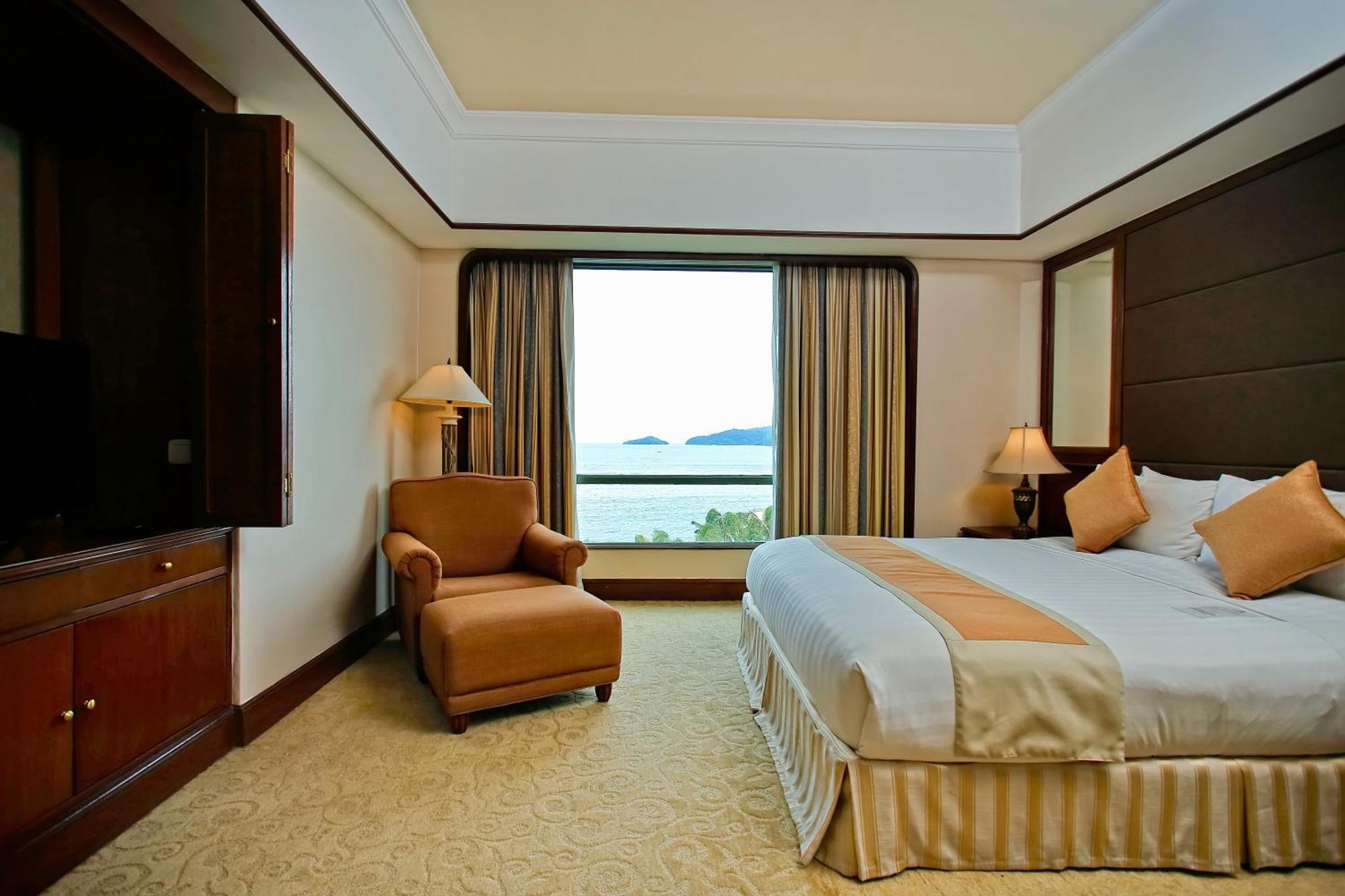 The Pacific Sutera Kota Kinabalu Exterior foto A room at the hotel